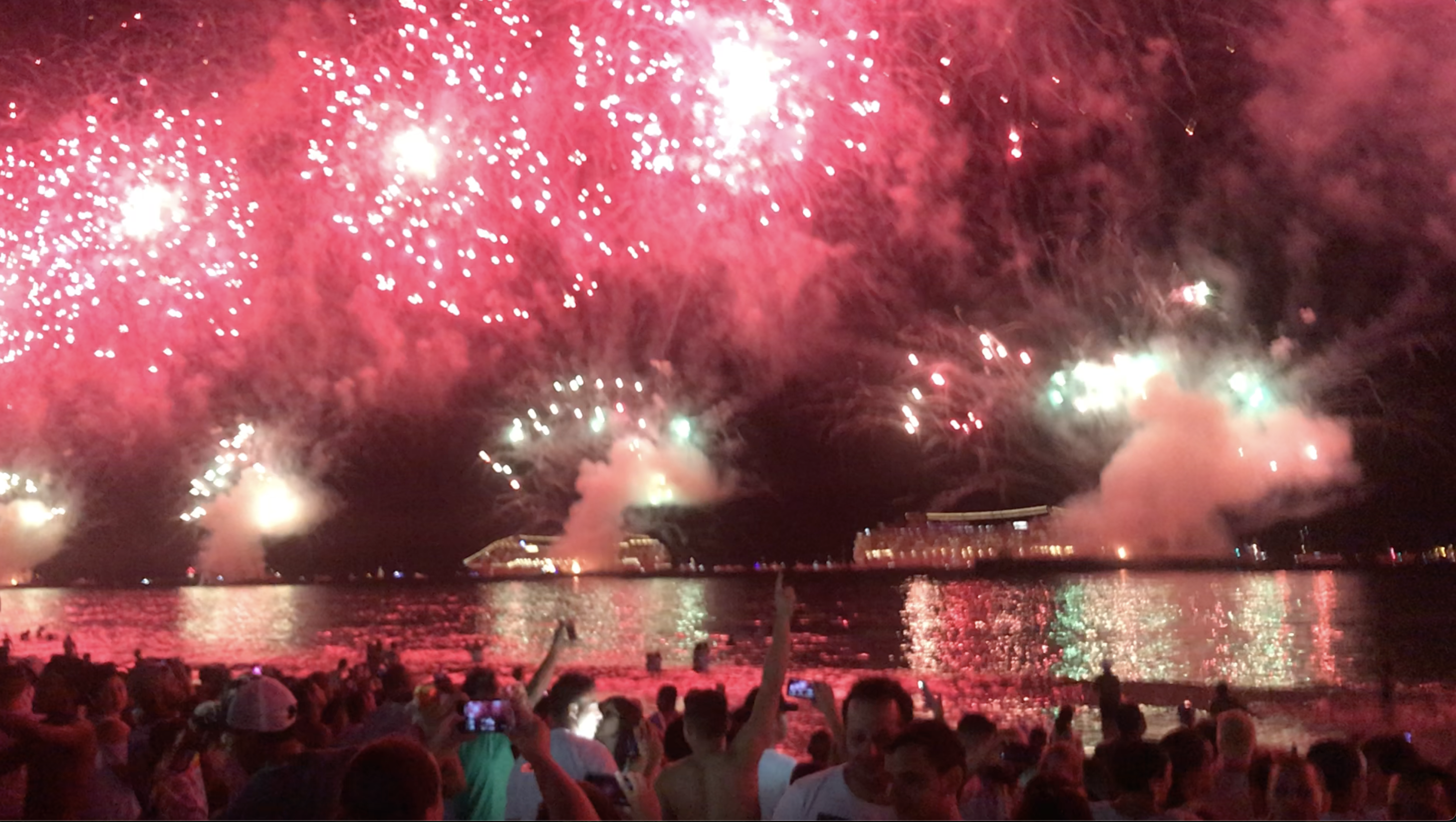 Año Nuevo viajando: Valparaíso o Copacabana, ¿cuál es para ti?